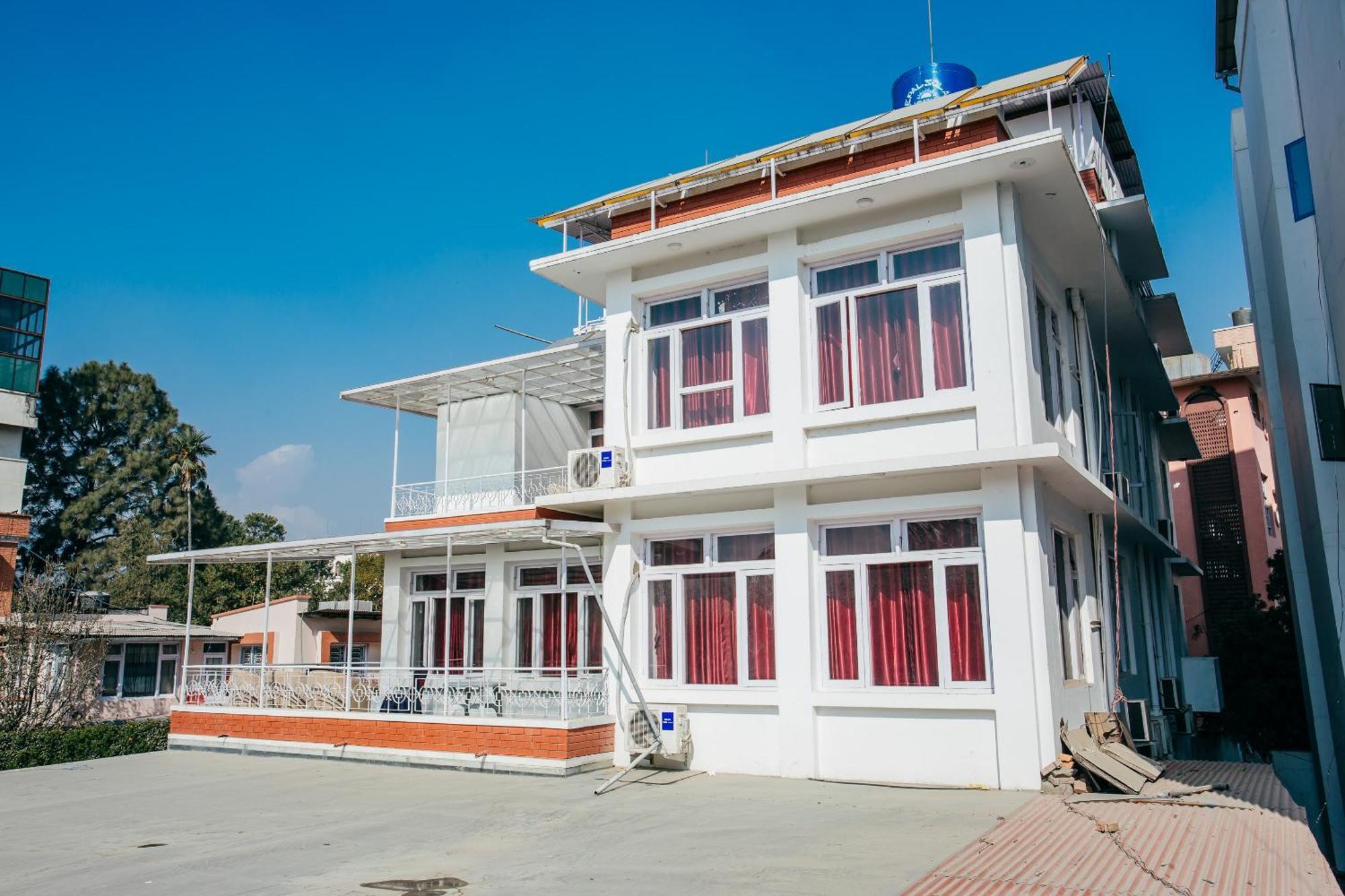 Oyo 11474 Gangaur Regency Boutique Hotel Kathmandu Exterior photo