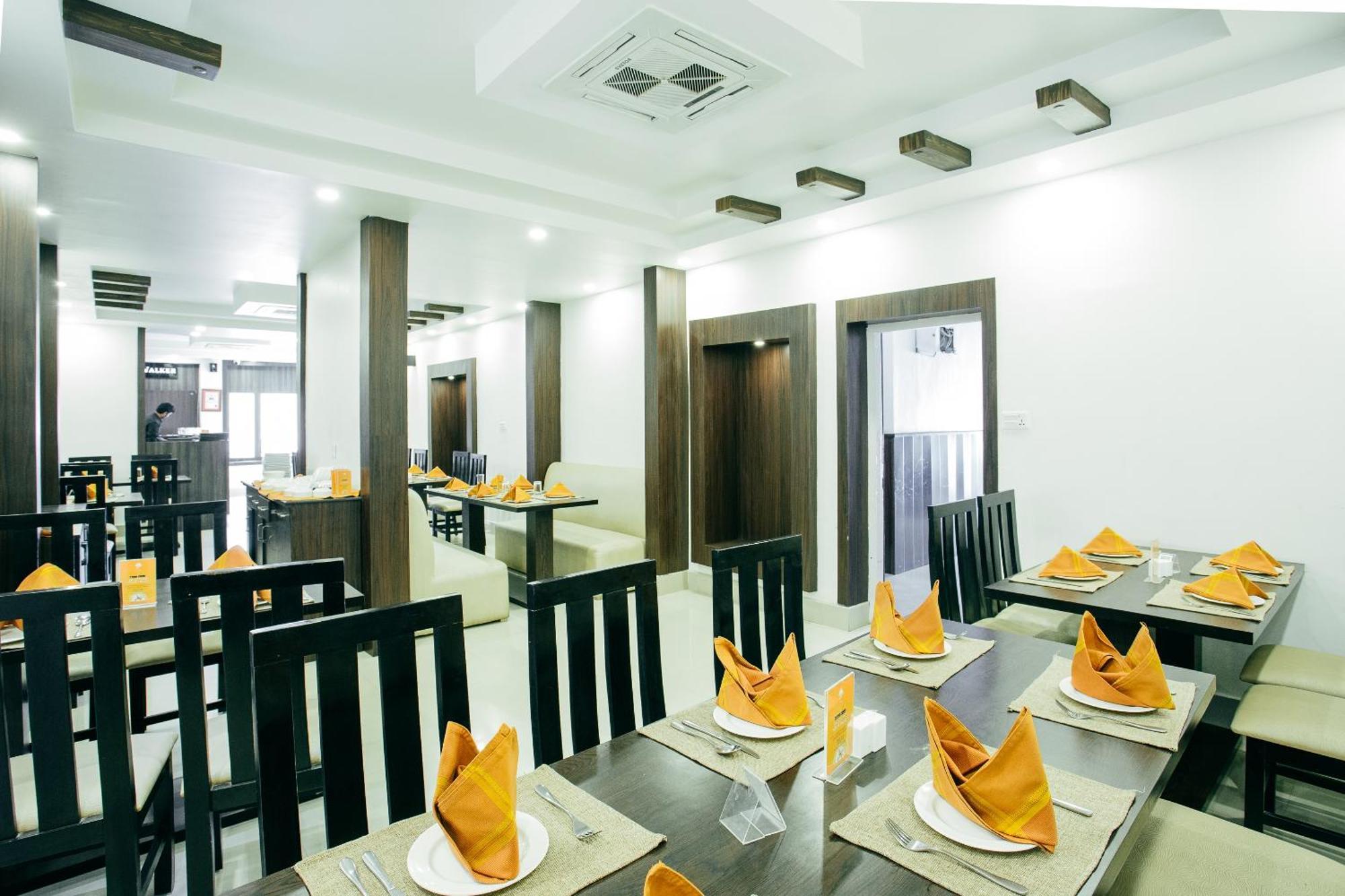 Oyo 11474 Gangaur Regency Boutique Hotel Kathmandu Exterior photo