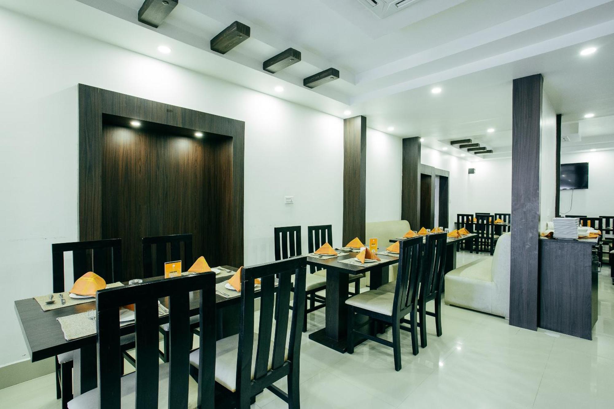 Oyo 11474 Gangaur Regency Boutique Hotel Kathmandu Exterior photo